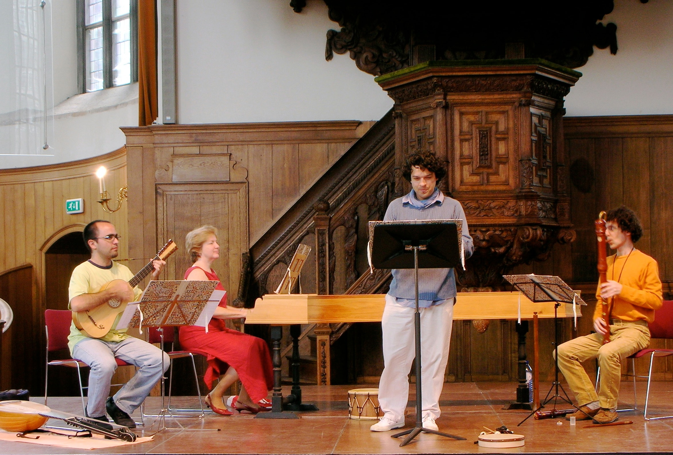 Música Ficta at colonial doorway